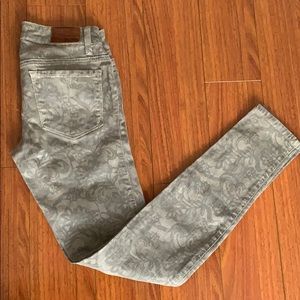 Level 99 grey printed skinny jeans.